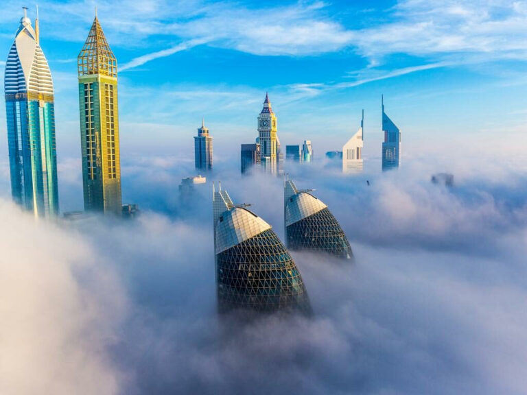 Advantages and Disadvantages of a Dubai Package Tour: Useful Information