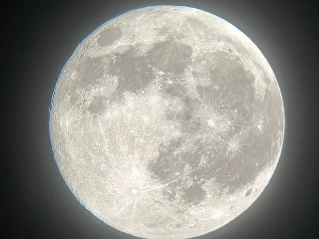 Hunter's Supermoon Dazzles Dubai: Astronomy Group Hosts Spectacular Viewing Event